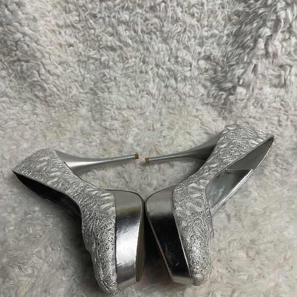 Coloriffics fabric white lace & silver iridescent silver platform heels SZ8.5 - Picture 7 of 11